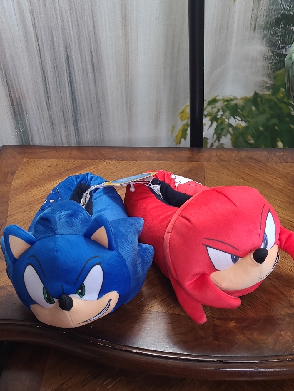 New with tags! Sonic Hedgehog & Knuckles Plush Cozy Slippers Toddler 11/12
